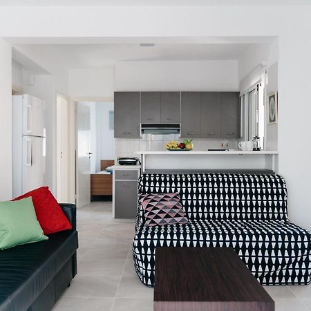 Seasunlove Apt. Apartment Larnaca Bagian luar foto
