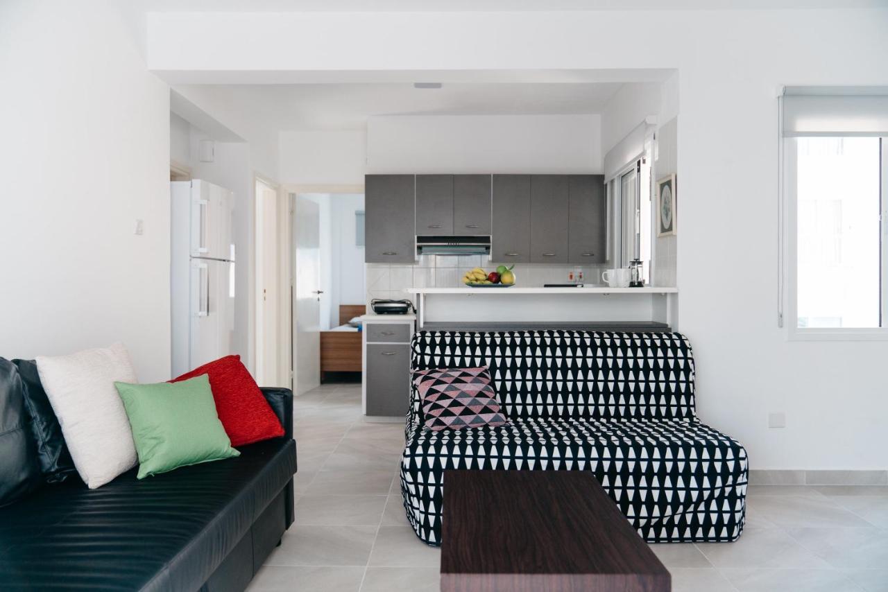 Seasunlove Apt. Apartment Larnaca Bagian luar foto