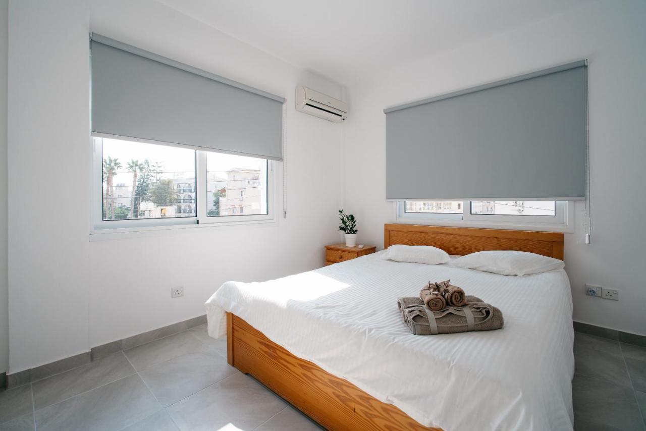 Seasunlove Apt. Apartment Larnaca Bagian luar foto