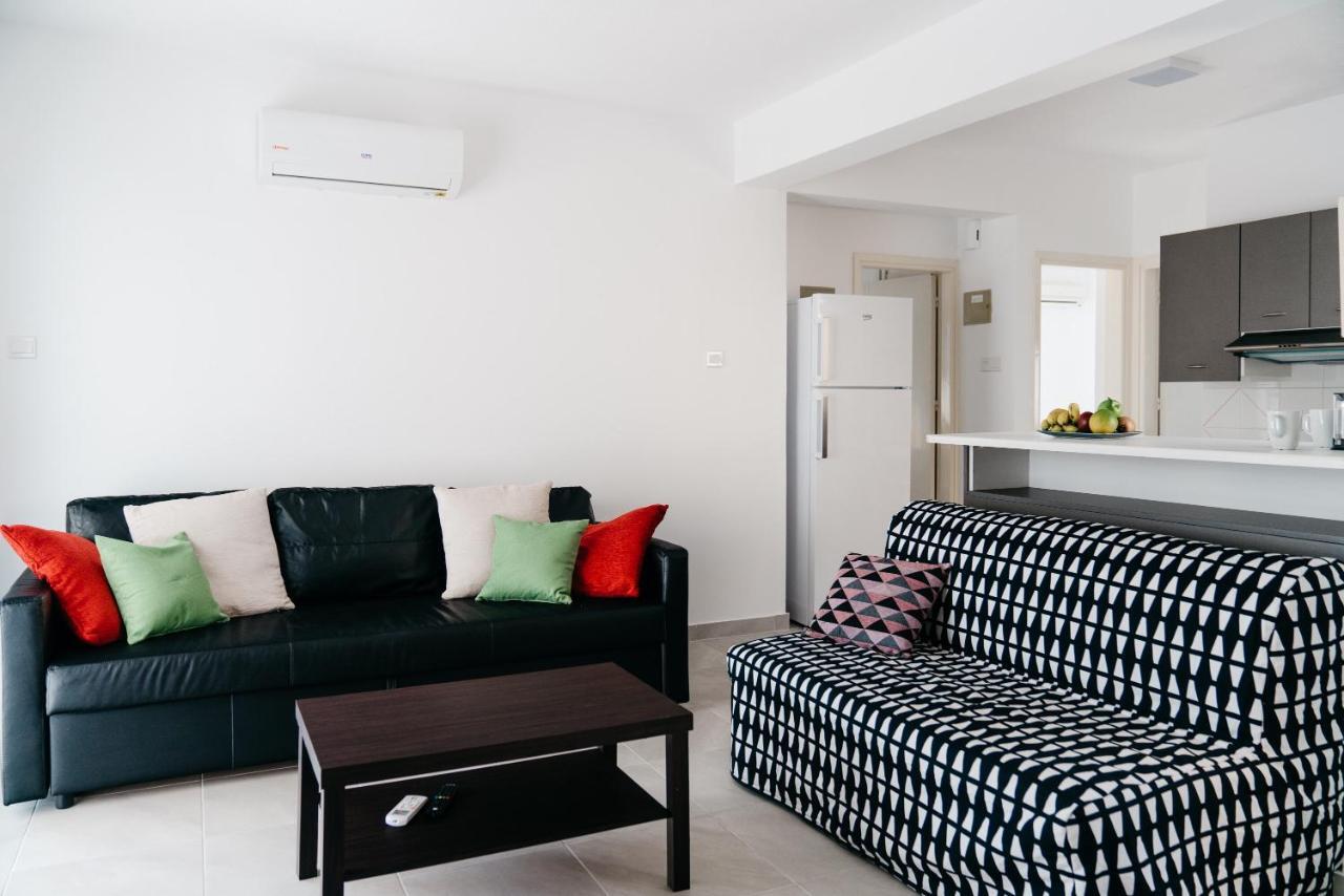 Seasunlove Apt. Apartment Larnaca Bagian luar foto