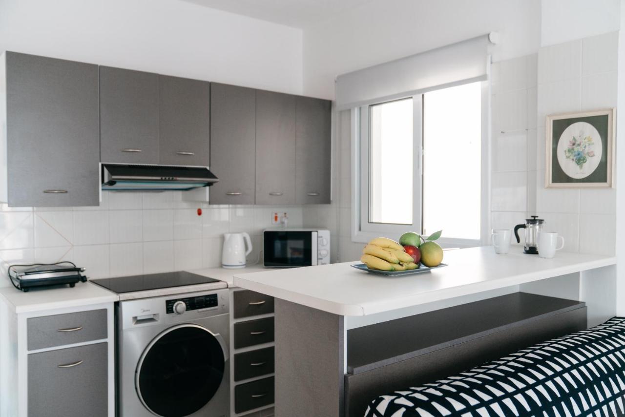 Seasunlove Apt. Apartment Larnaca Bagian luar foto