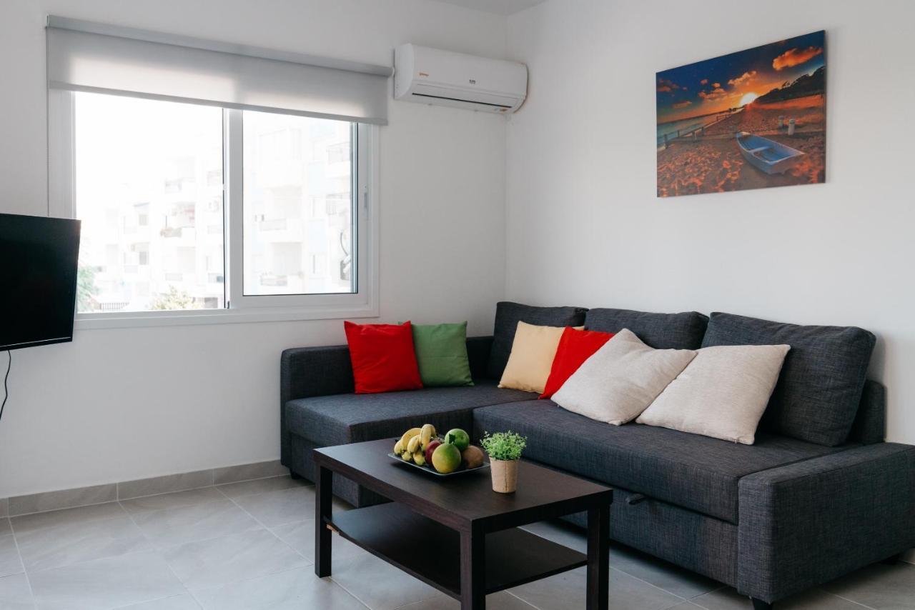 Seasunlove Apt. Apartment Larnaca Bagian luar foto