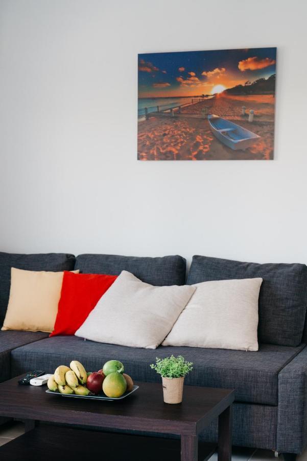 Seasunlove Apt. Apartment Larnaca Bagian luar foto