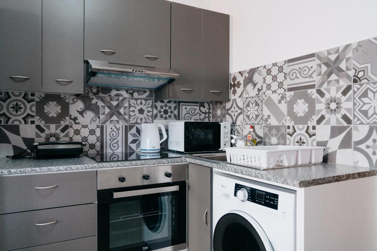 Seasunlove Apt. Apartment Larnaca Bagian luar foto