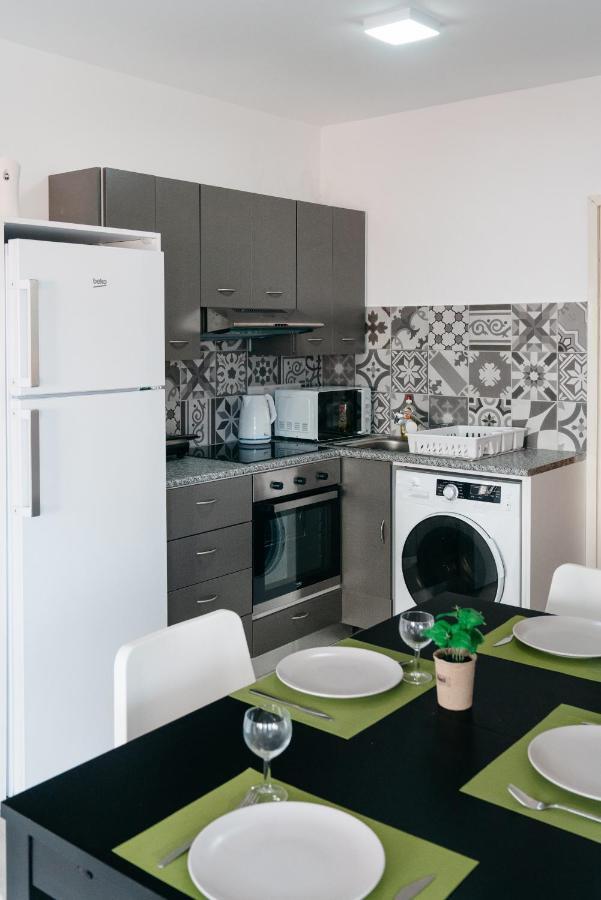 Seasunlove Apt. Apartment Larnaca Bagian luar foto
