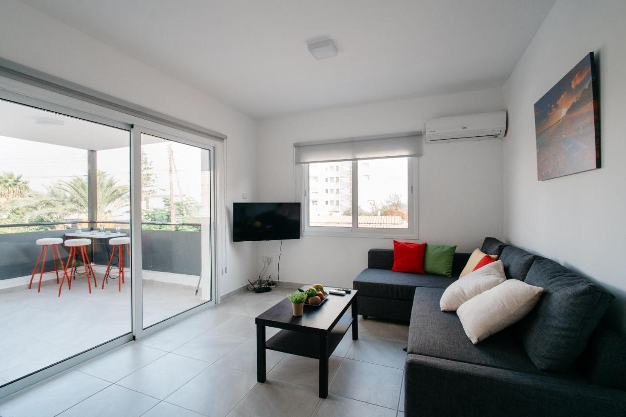 Seasunlove Apt. Apartment Larnaca Bagian luar foto