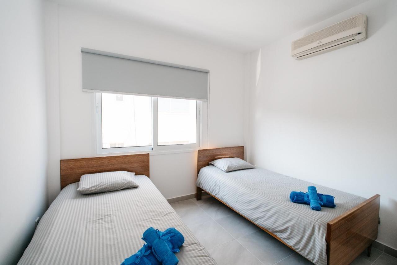Seasunlove Apt. Apartment Larnaca Bagian luar foto
