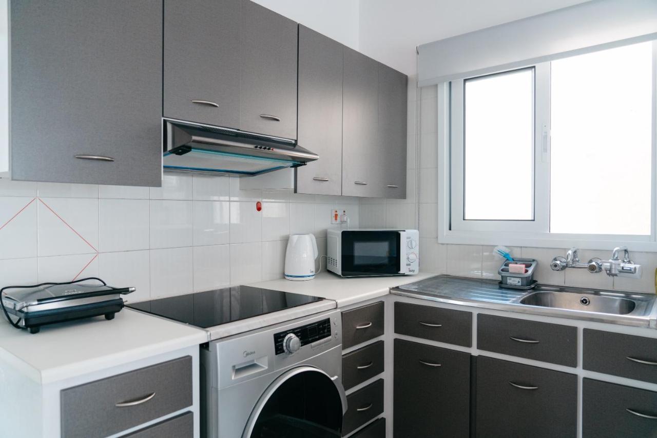 Seasunlove Apt. Apartment Larnaca Bagian luar foto