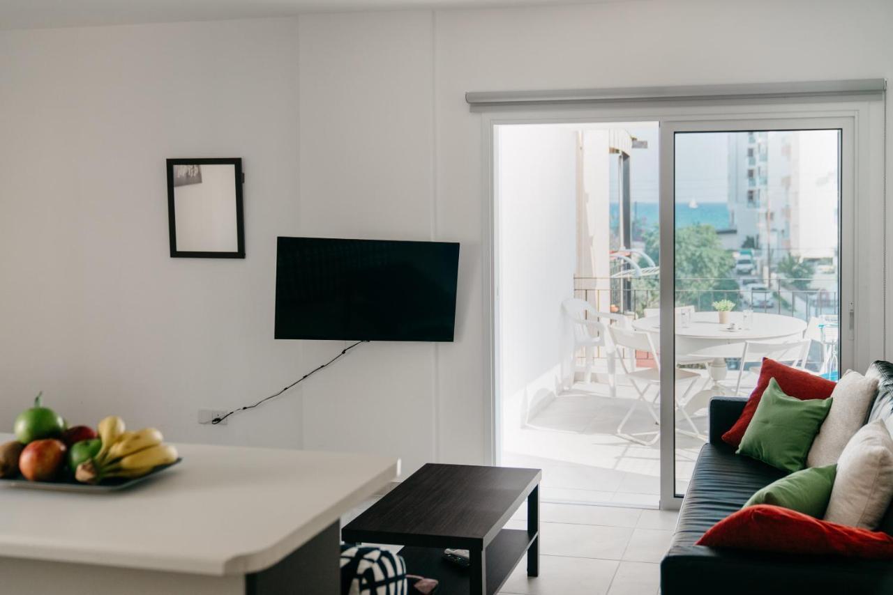 Seasunlove Apt. Apartment Larnaca Bagian luar foto