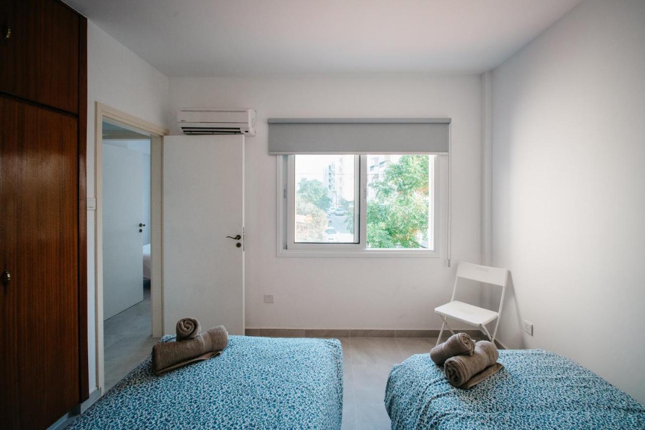 Seasunlove Apt. Apartment Larnaca Bagian luar foto