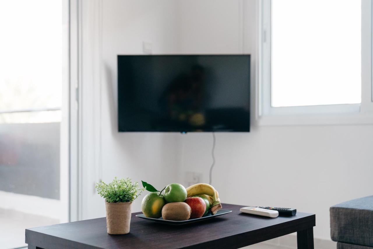 Seasunlove Apt. Apartment Larnaca Bagian luar foto